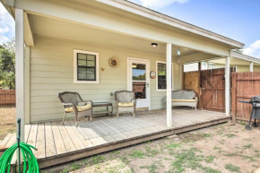 Cozy Canyon Lake Cottage 1 Mi to Guadalupe River!